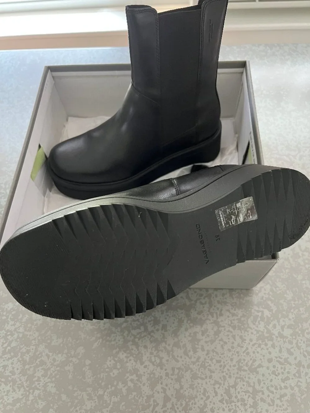 Vagabond Tara Chelsea Boots- Womens Size 9 US